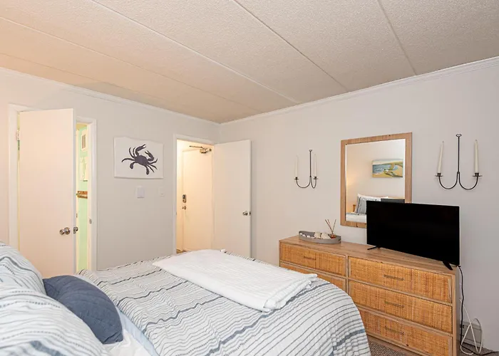 Bayside 1br With Sunset Views Pool & Parking Holiday home